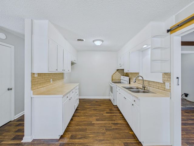 7800 W 32nd Street, Little Rock, AR 72204