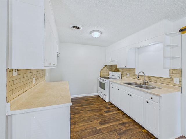 7800 W 32nd Street, Little Rock, AR 72204