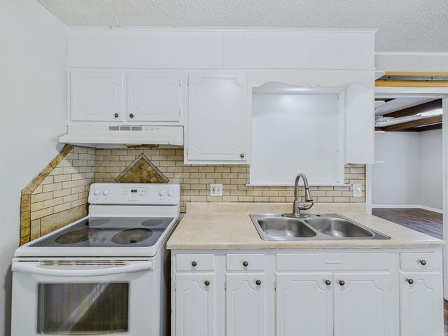 7800 W 32nd Street, Little Rock, AR 72204
