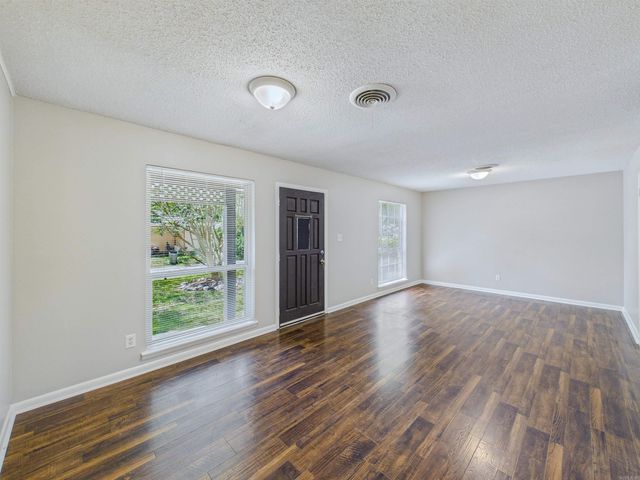 7800 W 32nd Street, Little Rock, AR 72204