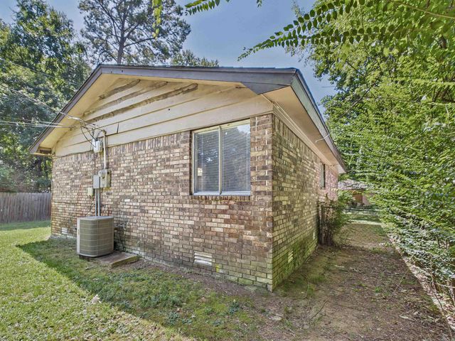 7800 W 32nd Street, Little Rock, AR 72204