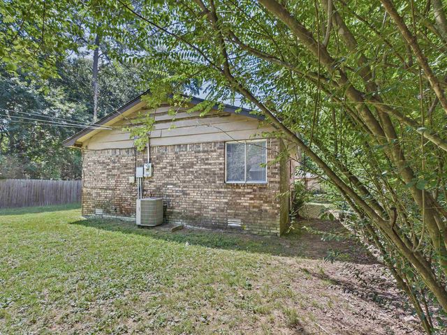 7800 W 32nd Street, Little Rock, AR 72204