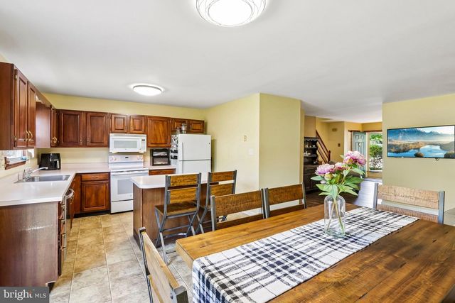 172 LAFAYETTE CT, Trappe, PA 19426