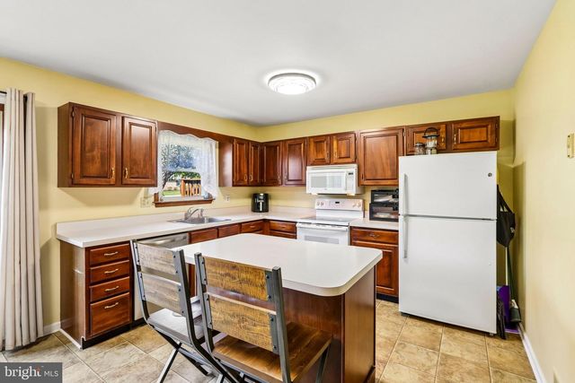 172 LAFAYETTE CT, Trappe, PA 19426