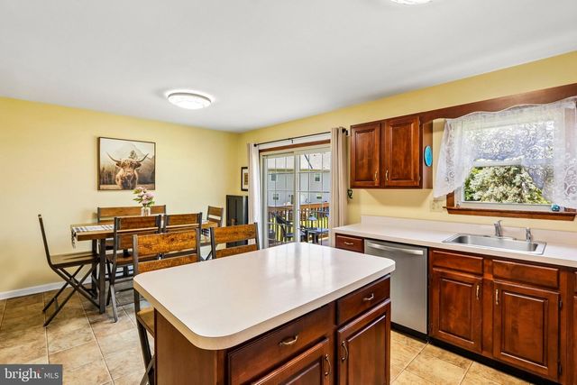 172 LAFAYETTE CT, Trappe, PA 19426