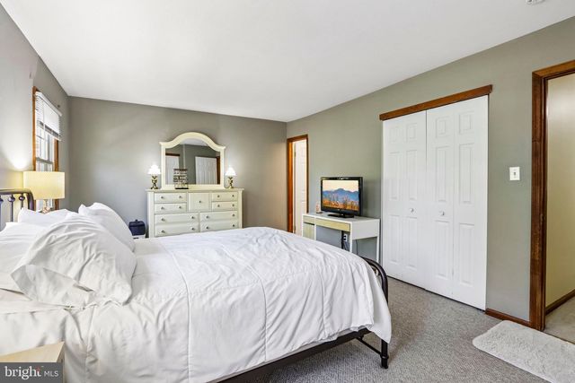 172 LAFAYETTE CT, Trappe, PA 19426