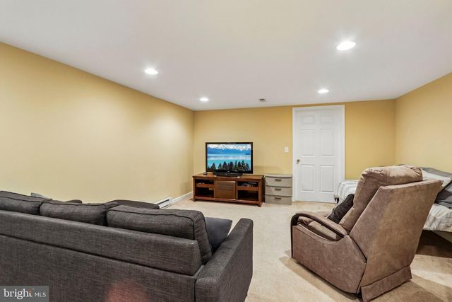 172 LAFAYETTE CT, Trappe, PA 19426