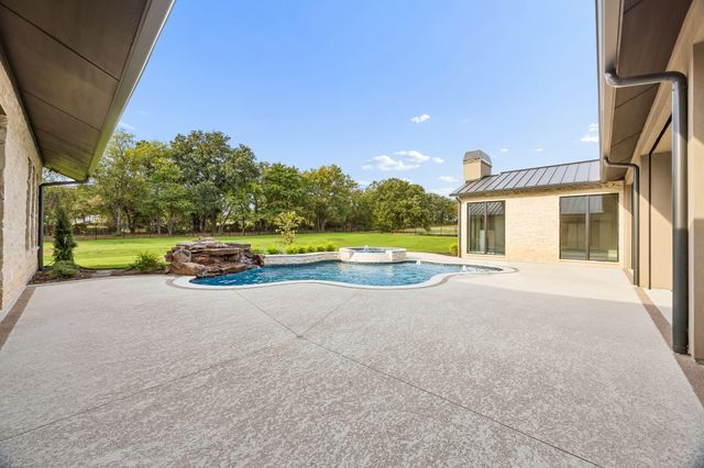 1402 Clydesdale Road, Bartonville, TX 76226