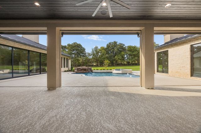 1402 Clydesdale Road, Bartonville, TX 76226