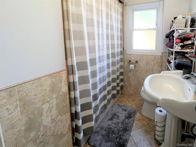 141 Nassau Lane Main, Island Park, NY 11558