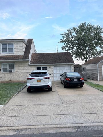 141 Nassau Lane Main, Island Park, NY 11558