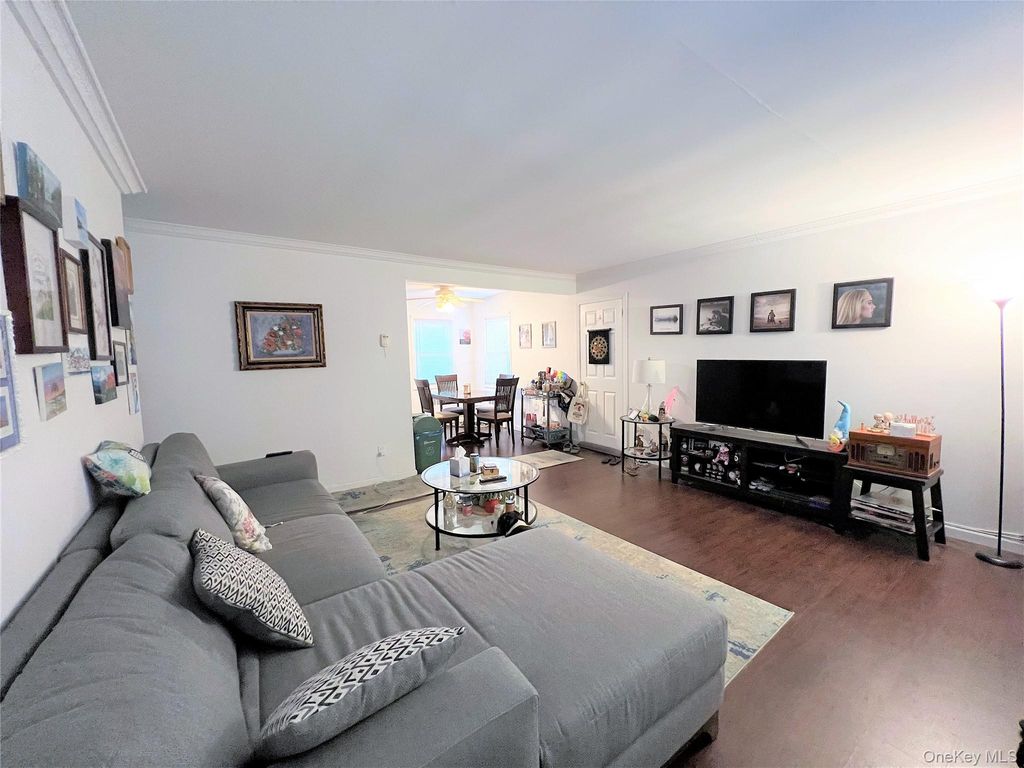 141 Nassau Lane Main, Island Park, NY 11558