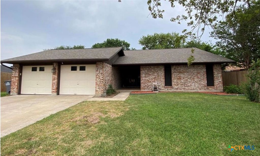 227 Briarmeadow Lane, Victoria, TX 77904