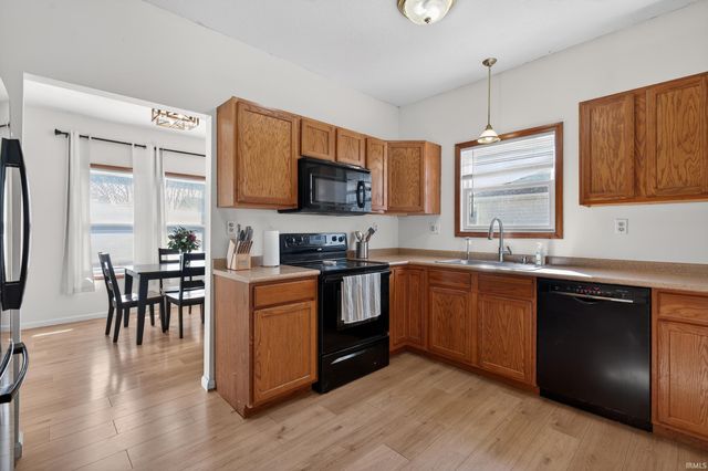 512 Freds Court, Kendallville, IN 46755