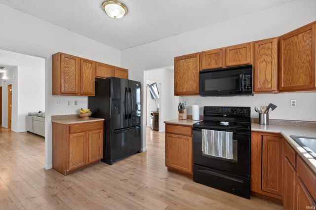 512 Freds Court, Kendallville, IN 46755