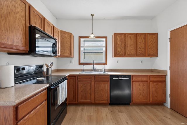 512 Freds Court, Kendallville, IN 46755