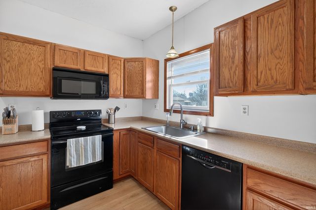 512 Freds Court, Kendallville, IN 46755