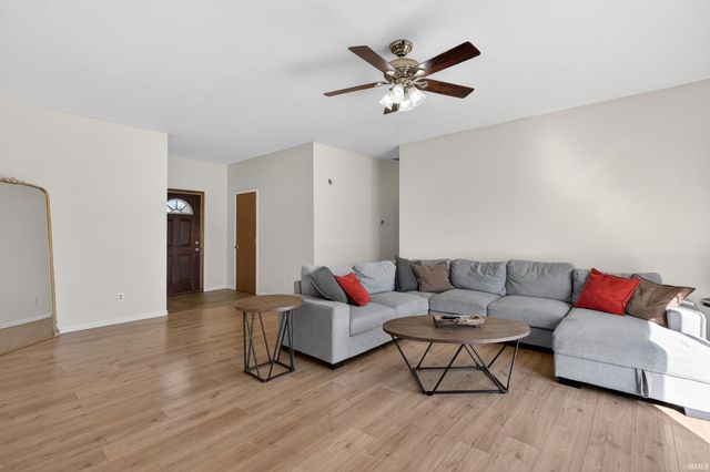 512 Freds Court, Kendallville, IN 46755