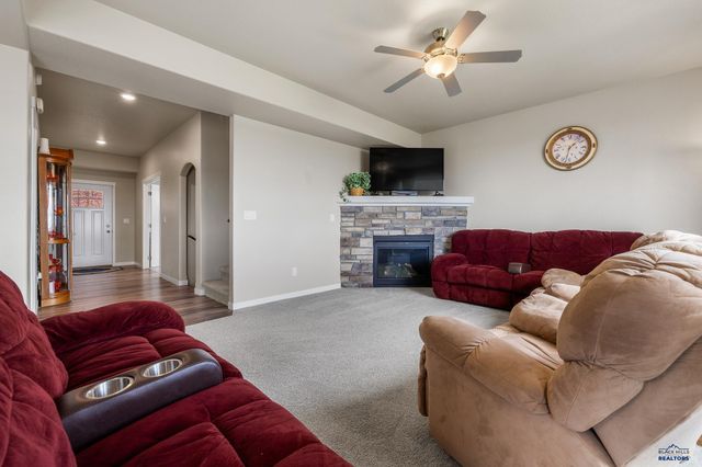 650 SOLOMON CT, Rapid City, SD 57703
