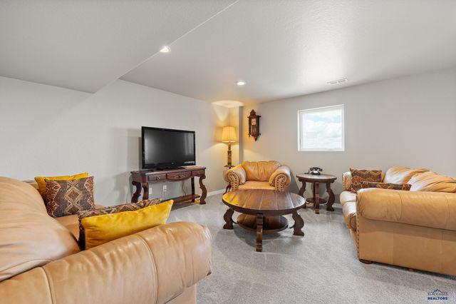 650 SOLOMON CT, Rapid City, SD 57703