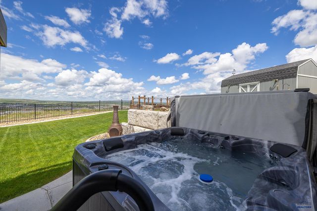 650 SOLOMON CT, Rapid City, SD 57703