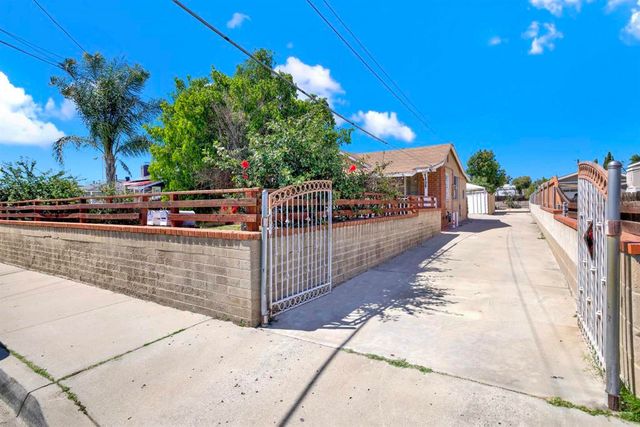 1336 Peach Avenue, El Cajon, CA 92021