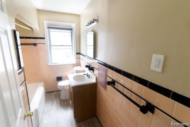 15470 Mapleridge Street, Detroit, MI 48205