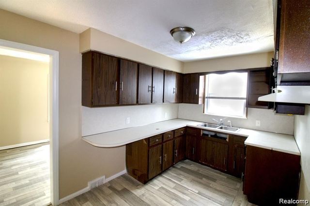 15470 Mapleridge Street, Detroit, MI 48205