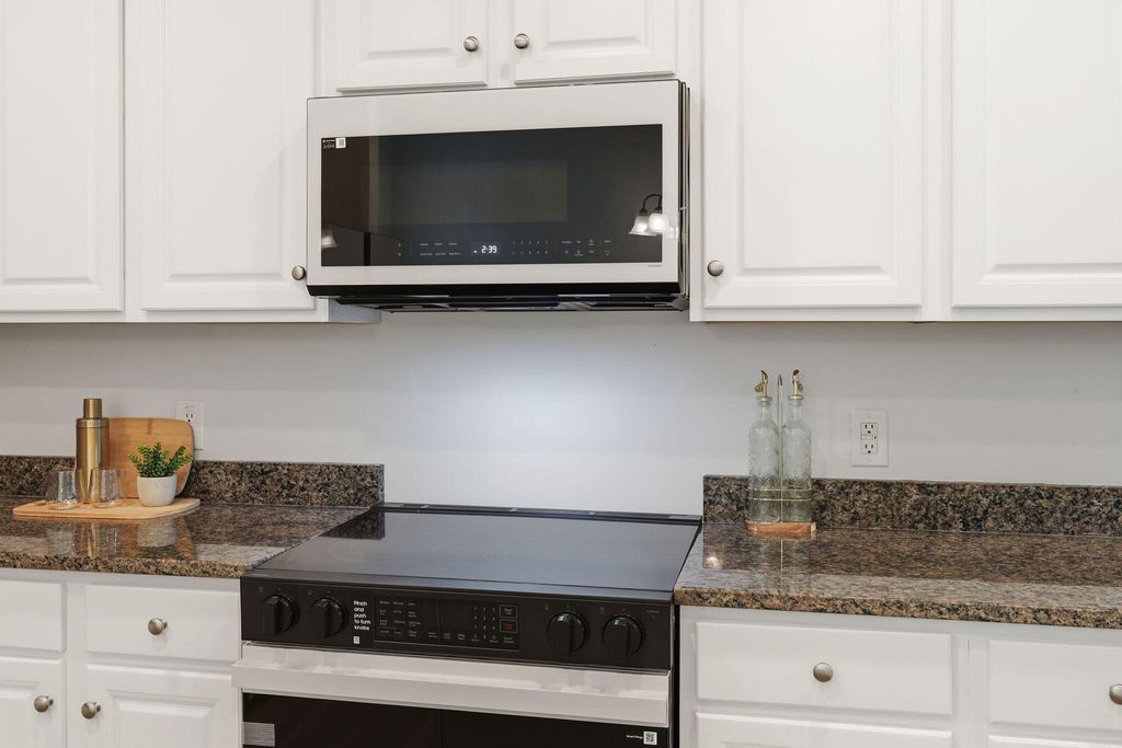 Image 10 of property listing at 193 Meadow Wood Road, Summerville, SC 29483