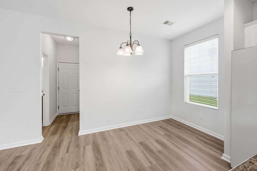 Image 11 of property listing at 193 Meadow Wood Road, Summerville, SC 29483