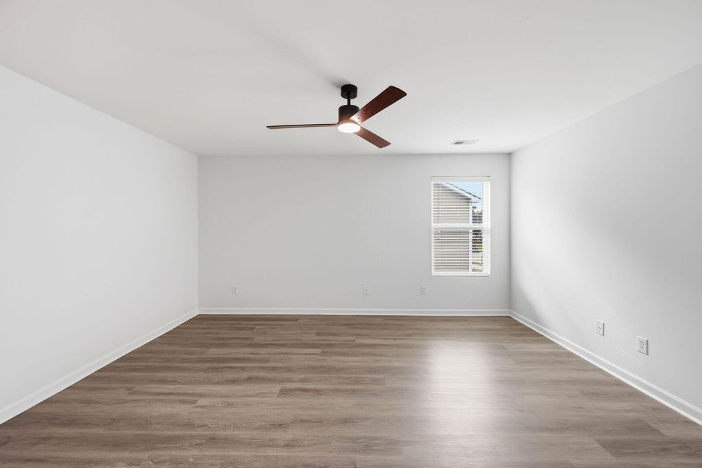 Image 14 of property listing at 193 Meadow Wood Road, Summerville, SC 29483