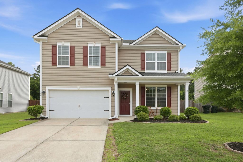 Image 2 of property listing at 193 Meadow Wood Road, Summerville, SC 29483