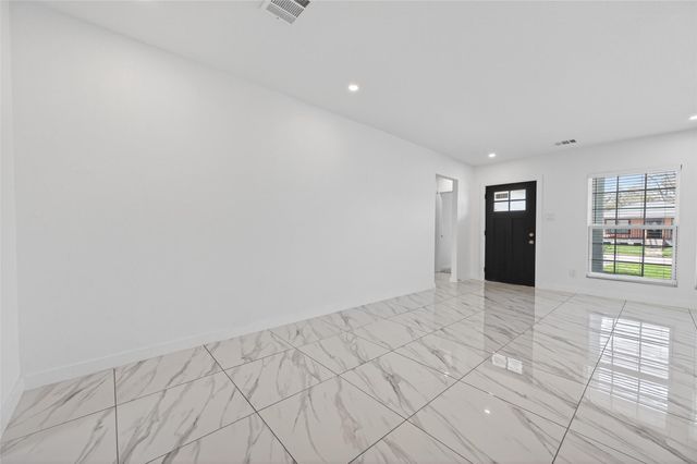 2202 Alabama Street, Baytown, TX 77520