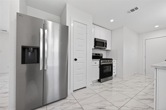 2202 Alabama Street, Baytown, TX 77520