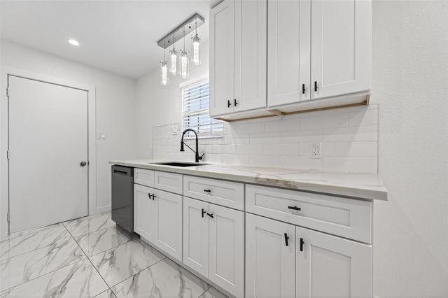 2202 Alabama Street, Baytown, TX 77520