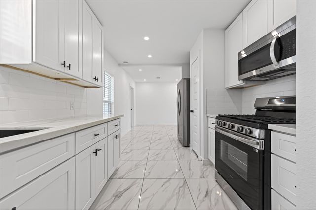 2202 Alabama Street, Baytown, TX 77520