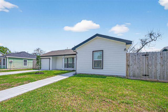 2202 Alabama Street, Baytown, TX 77520