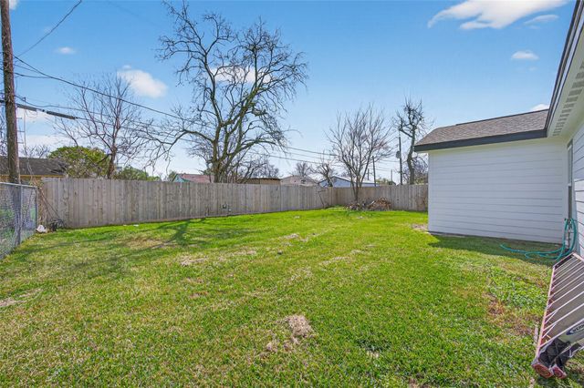 2202 Alabama Street, Baytown, TX 77520