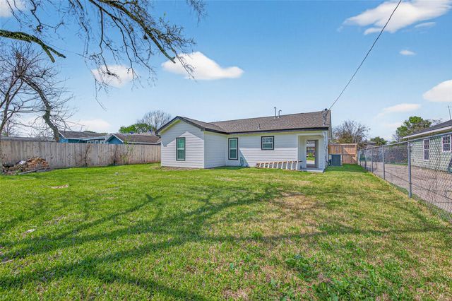 2202 Alabama Street, Baytown, TX 77520
