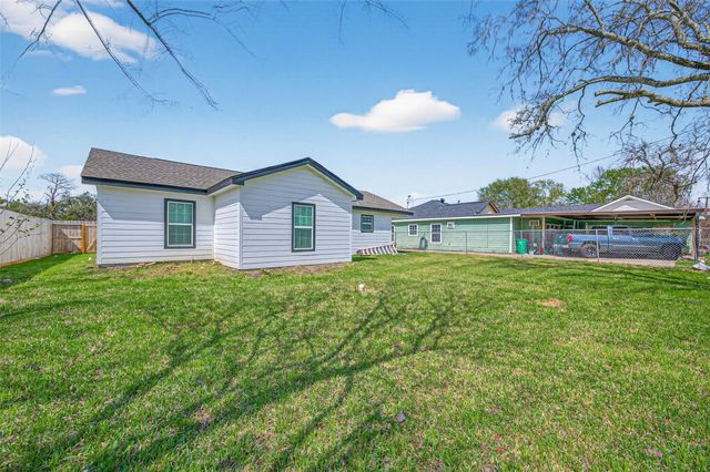 2202 Alabama Street, Baytown, TX 77520