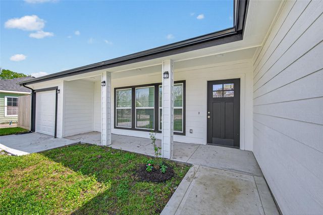 2202 Alabama Street, Baytown, TX 77520