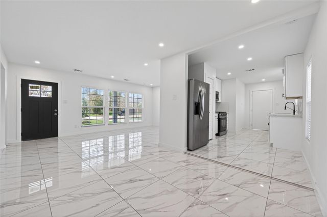 2202 Alabama Street, Baytown, TX 77520