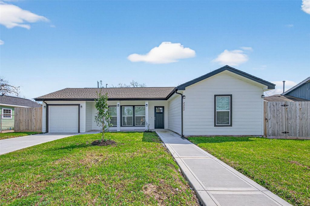2202 Alabama Street, Baytown, TX 77520