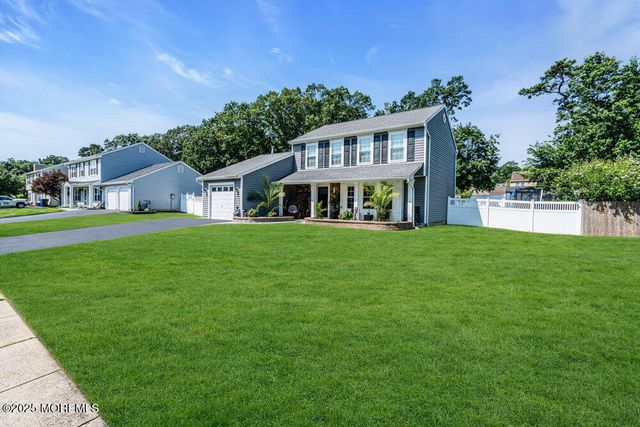 77 Oak Glen Road, Toms River, NJ 08753