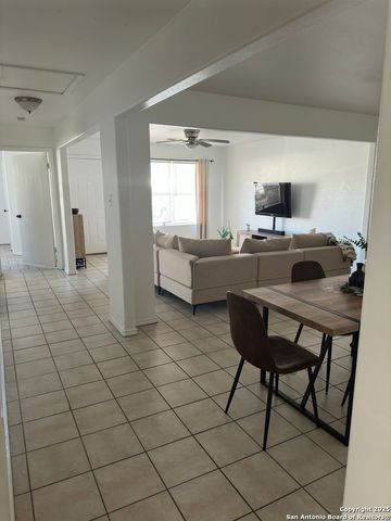 7643 Oak Chase, San Antonio, TX 78239