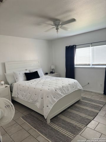 7643 Oak Chase, San Antonio, TX 78239