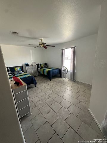 7643 Oak Chase, San Antonio, TX 78239