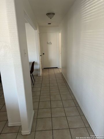 7643 Oak Chase, San Antonio, TX 78239