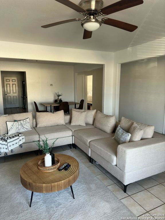 7643 Oak Chase, San Antonio, TX 78239