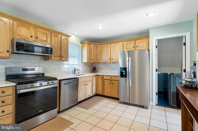 16 BONNIE RAE DR, Hamilton, NJ 08620